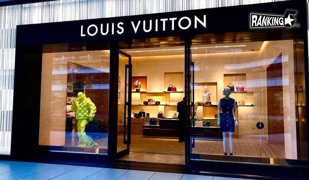 03-louis-vuitton-store-at